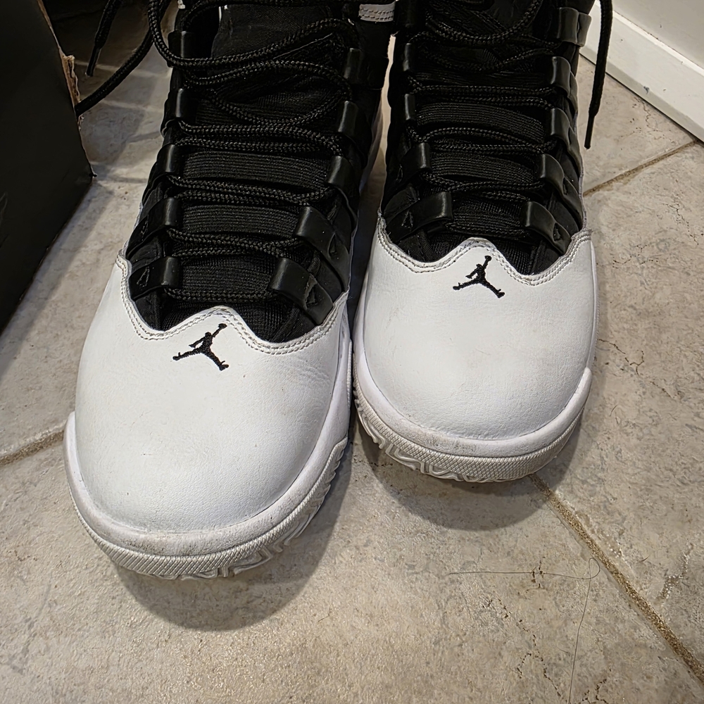 Nike Black And White Sneakers - image 1